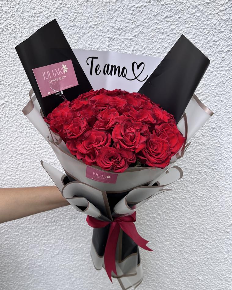 Ramo Te Amo, rosas rojas con tarjeta escrita a mano